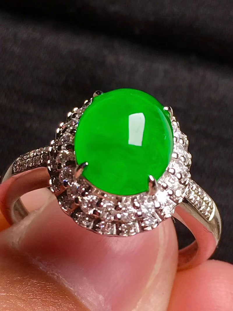 饱满绿戒指，18K金镶嵌